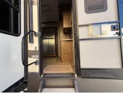 2017 KEYSTONE MONTANA 3660RL