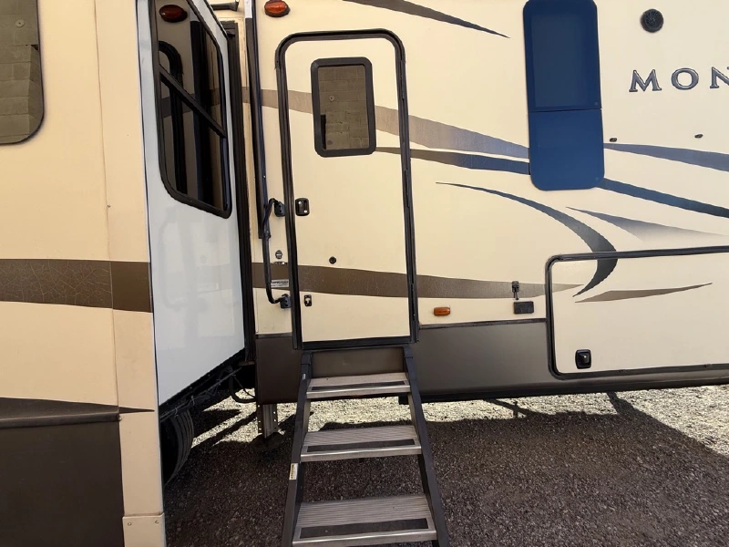 2017 KEYSTONE MONTANA 3660RL