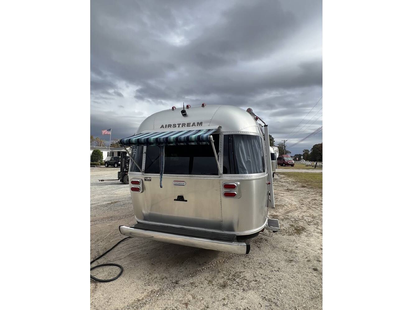 A photo of this 2022 Airstream INTERNATIONAL 25 FB