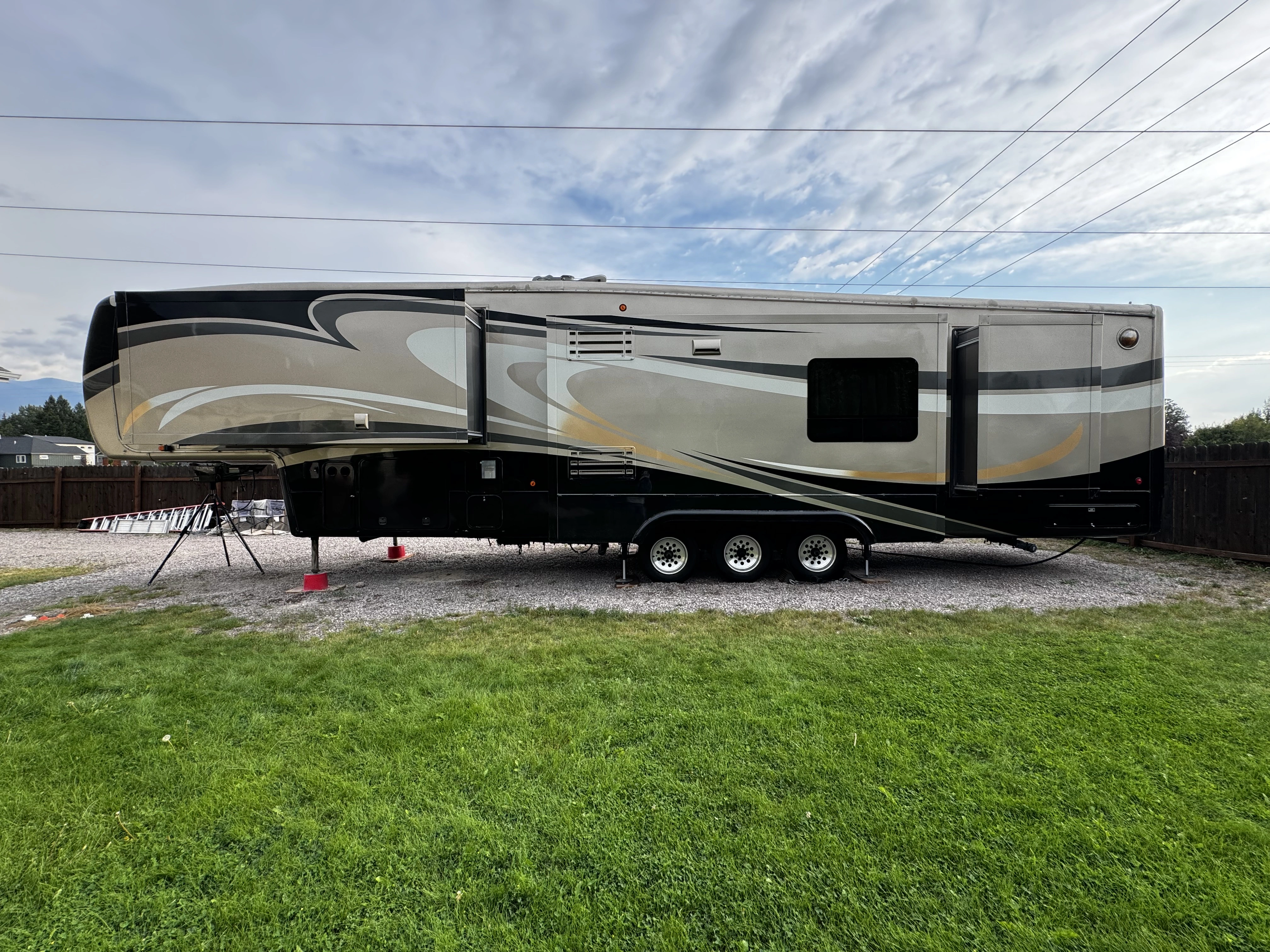 2012 DRV MOBILE SUITES 43 MANHATTAN RV