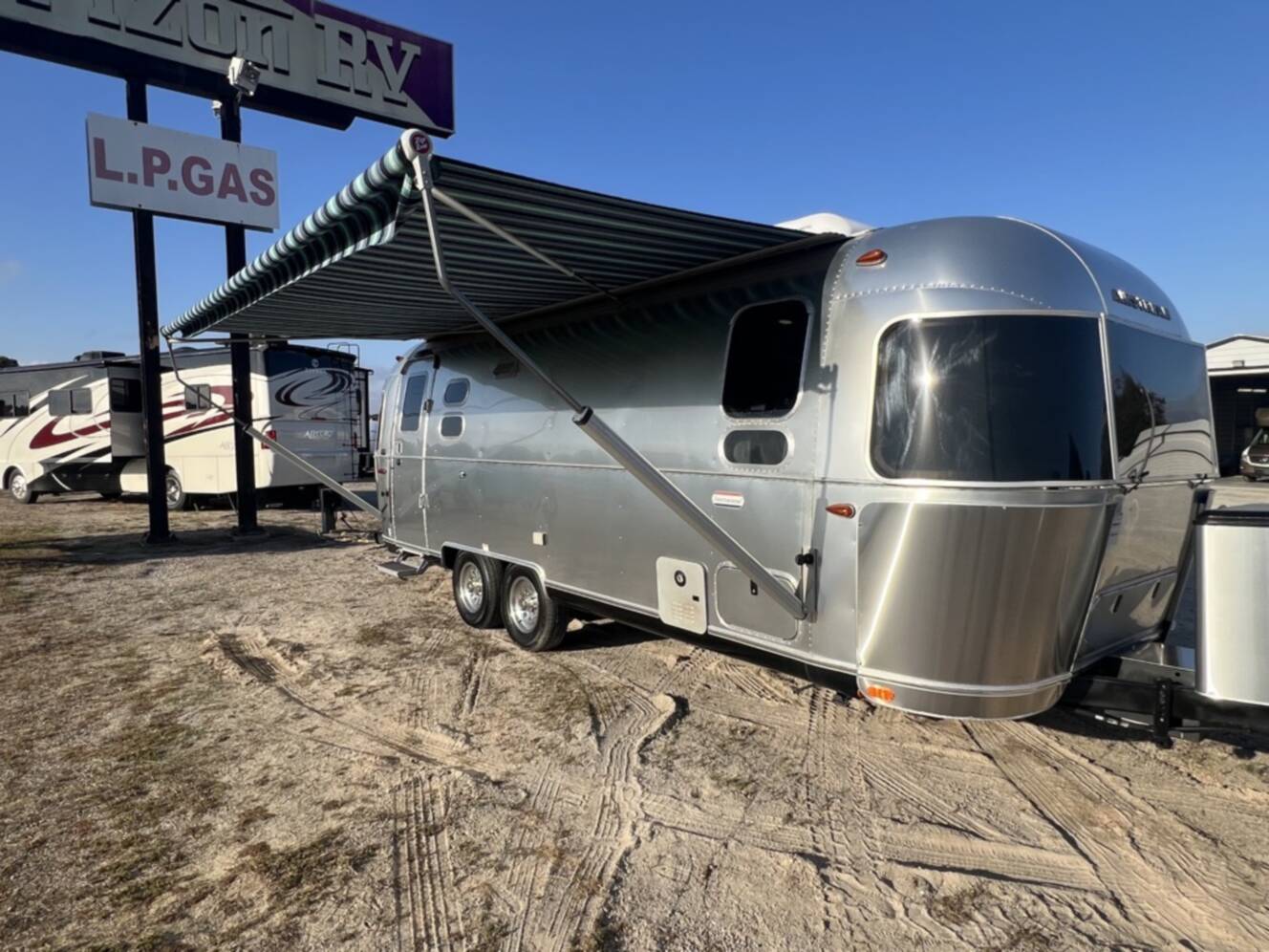 A photo of this 2022 Airstream INTERNATIONAL 25 FB