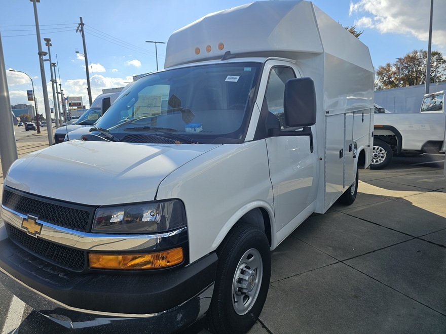 2024 CHEVROLET EXPRESS G3500 in Center Line, MI