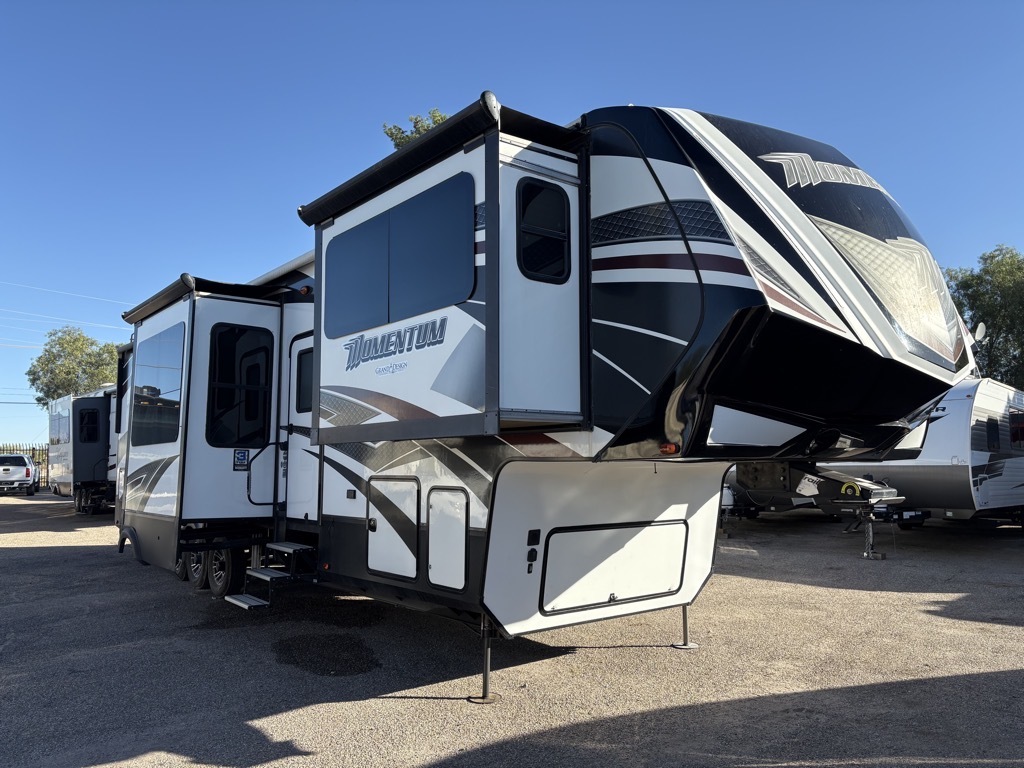 2017 Grand Design MOMENTUM 376TH in tucson AZ