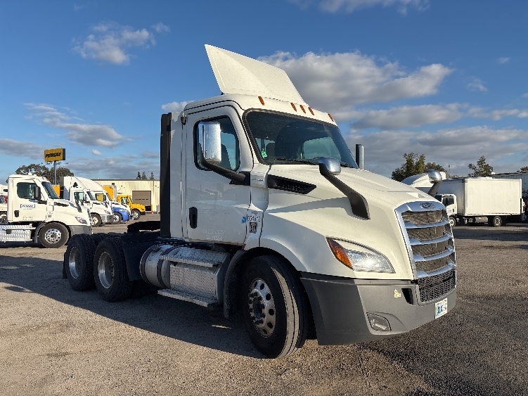 2020 FREIGHTLINER CASCADIA 116 in Fresno, CA