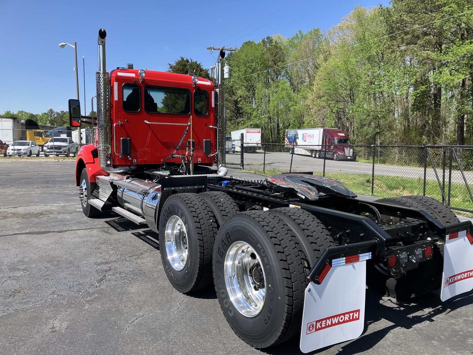 2025 Kenworth T880 photo 4