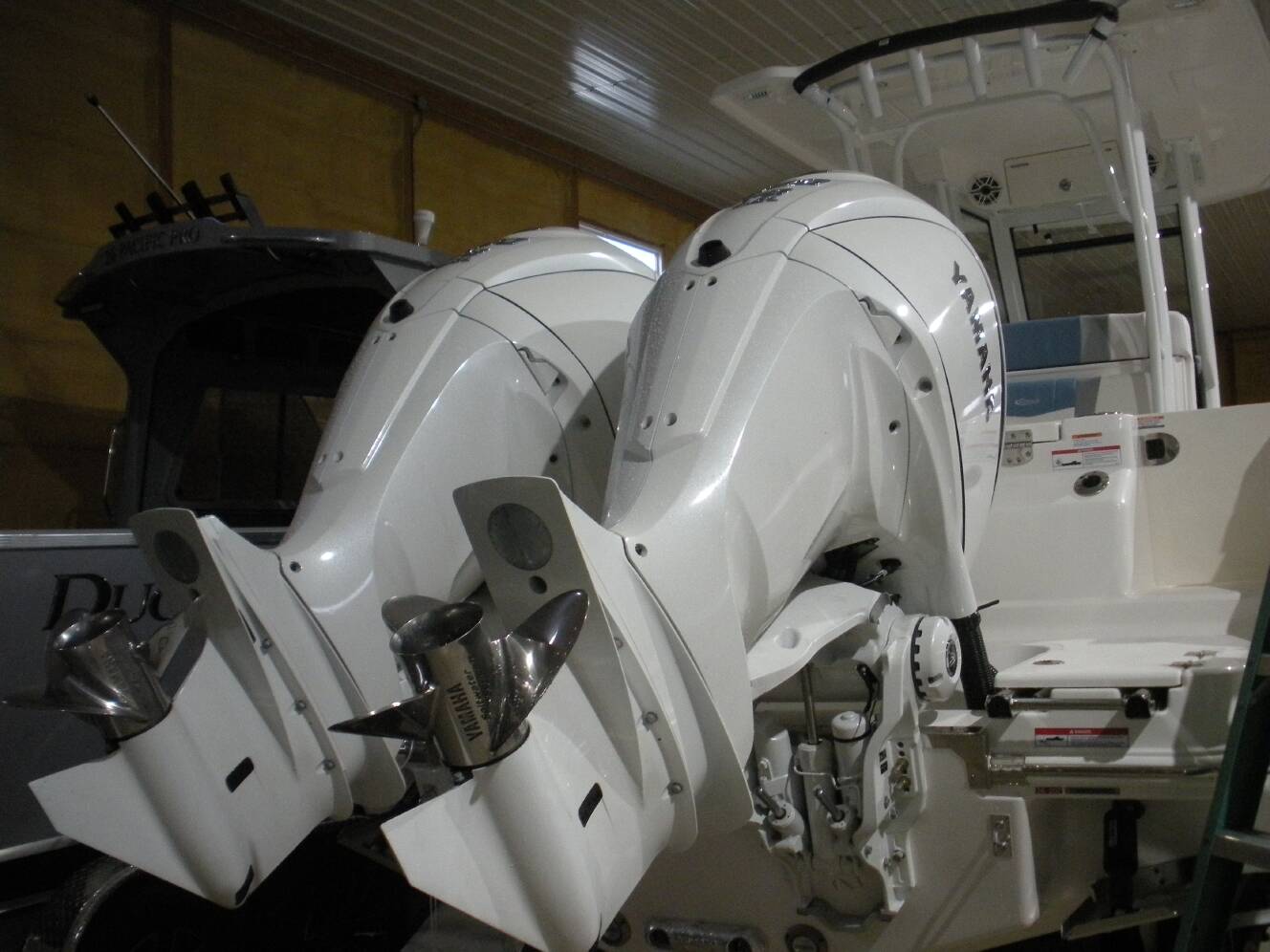 A photo of this 2026 Robalo R270 CC
