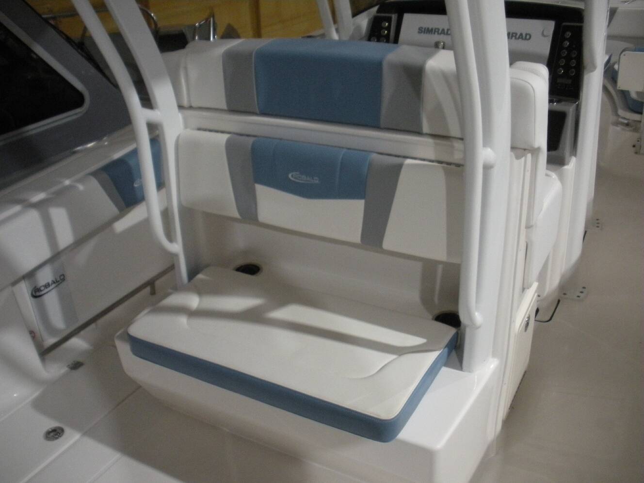 A photo of this 2026 Robalo R270 CC