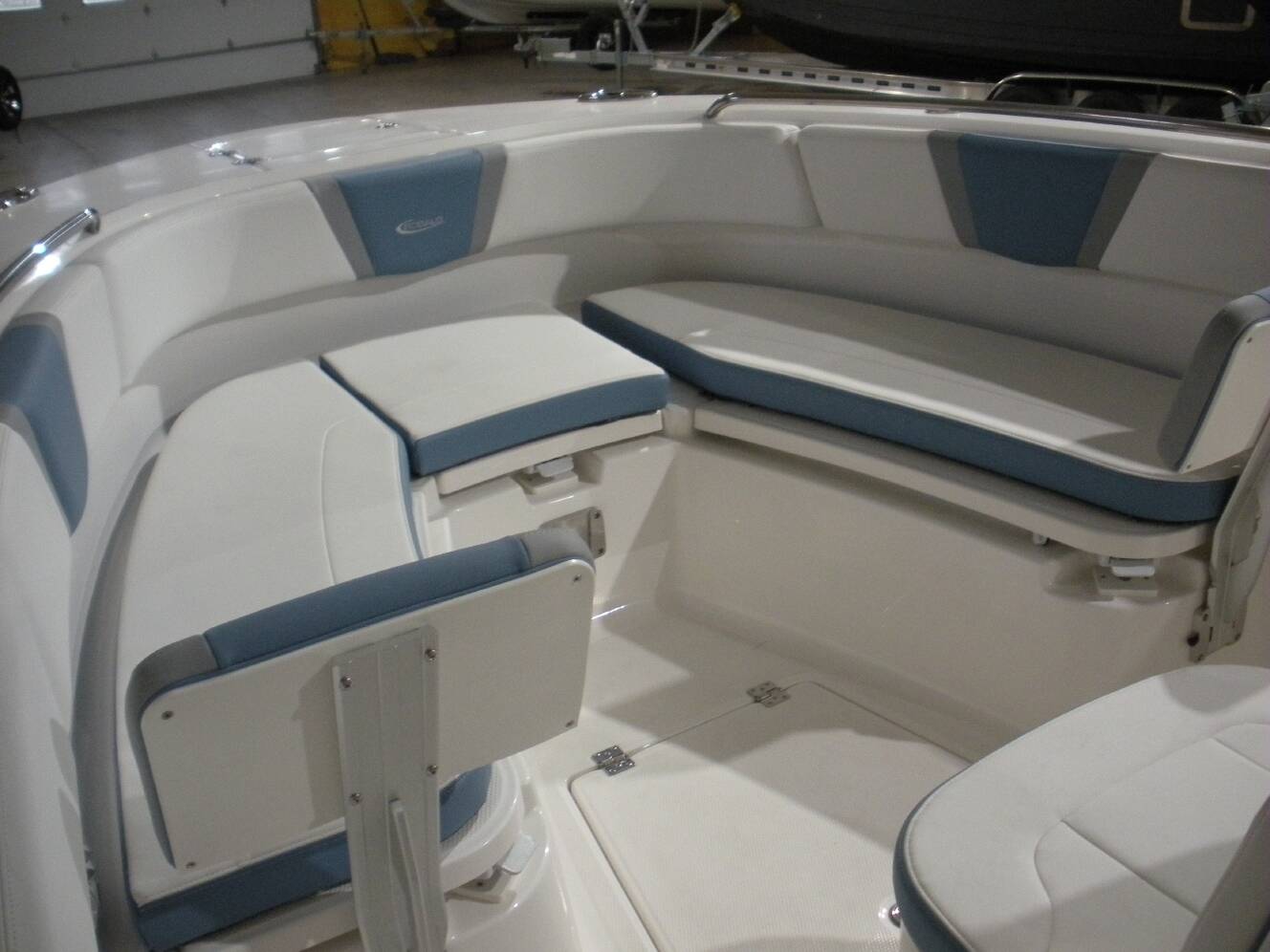 A photo of this 2026 Robalo R270 CC