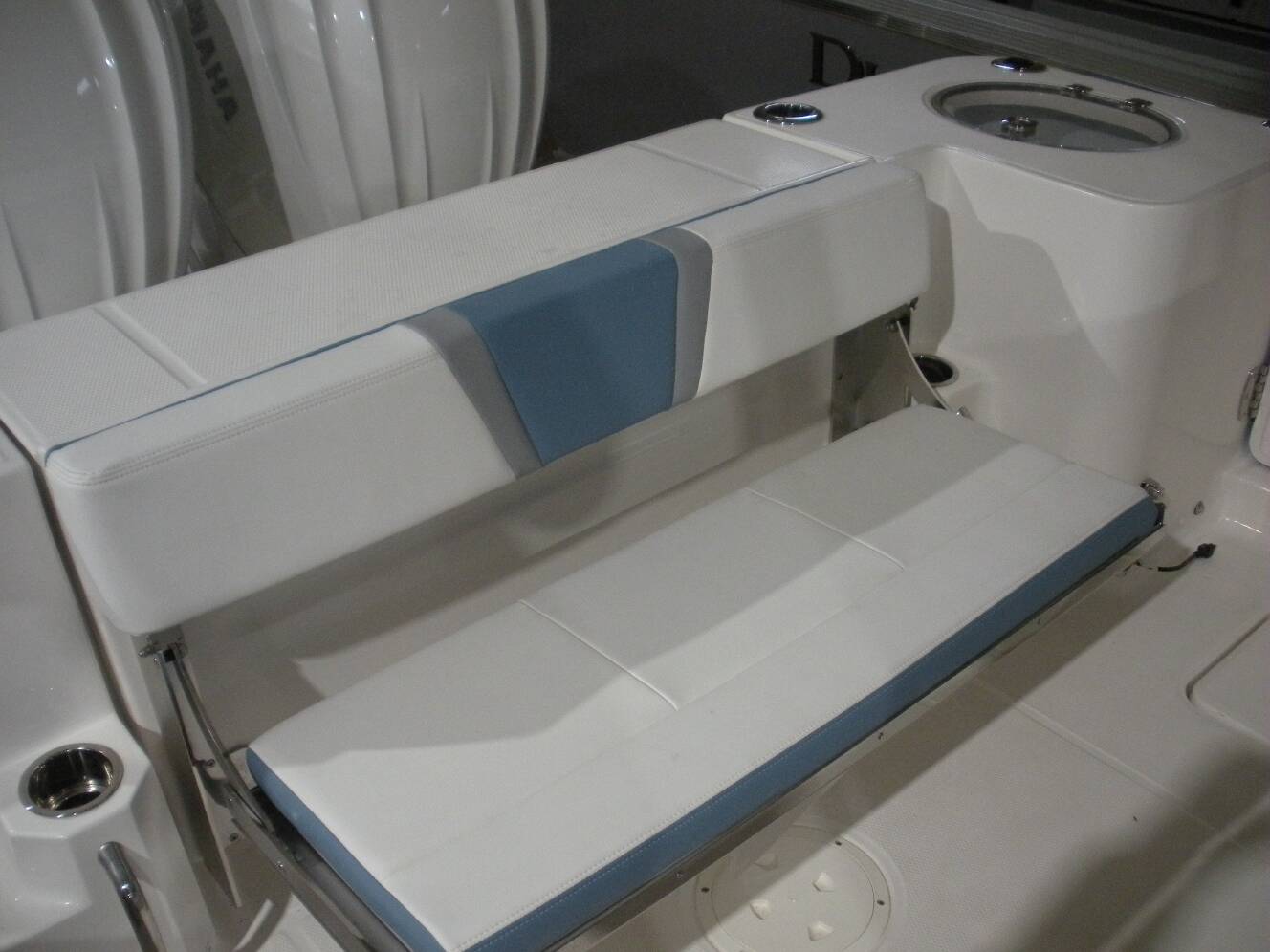 A photo of this 2026 Robalo R270 CC