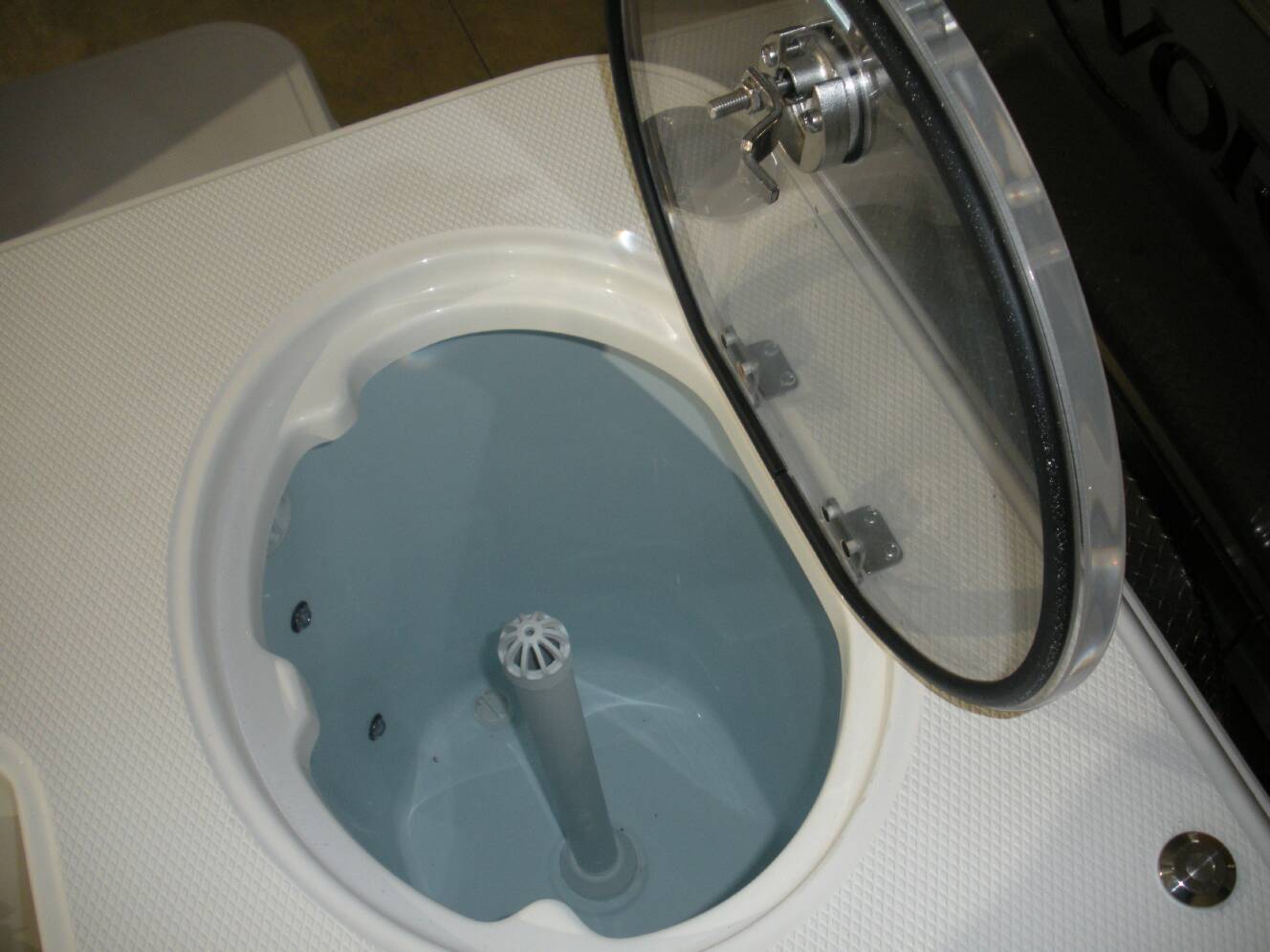 A photo of this 2026 Robalo R270 CC