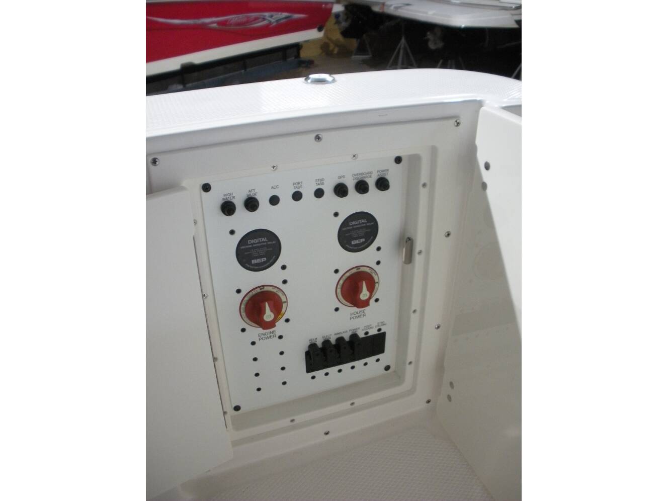 A photo of this 2026 Robalo R270 CC