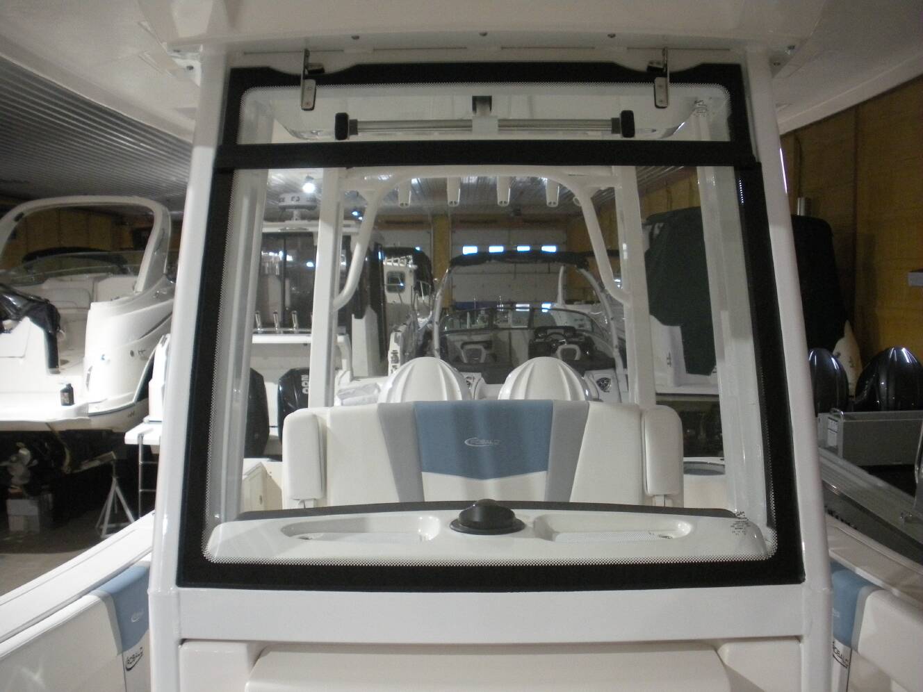 A photo of this 2026 Robalo R270 CC