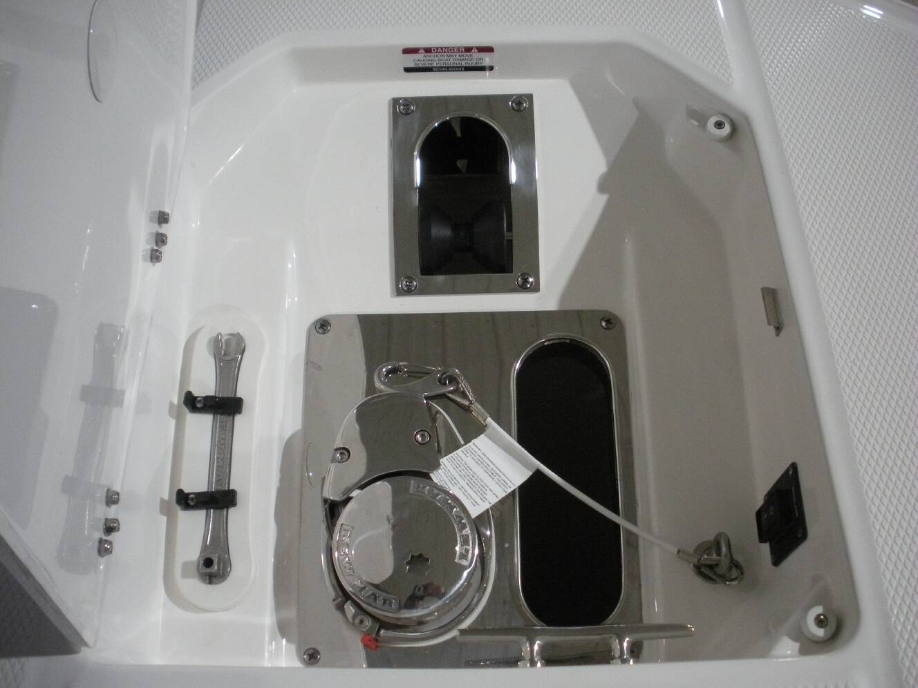 A photo of this 2026 Robalo R270 CC