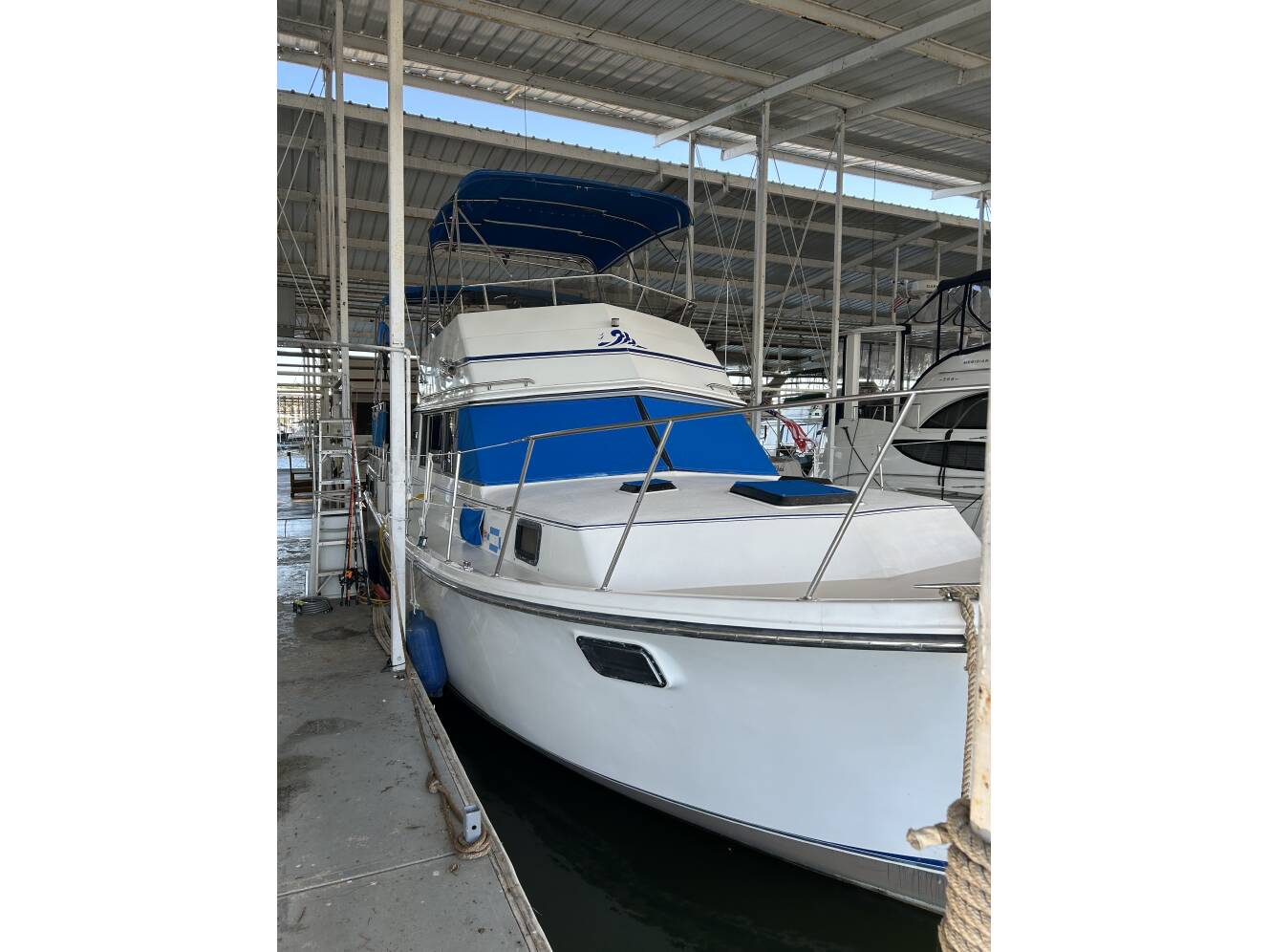 A photo of this 1988 Carver 3607 Aft Cabin Motoryacht