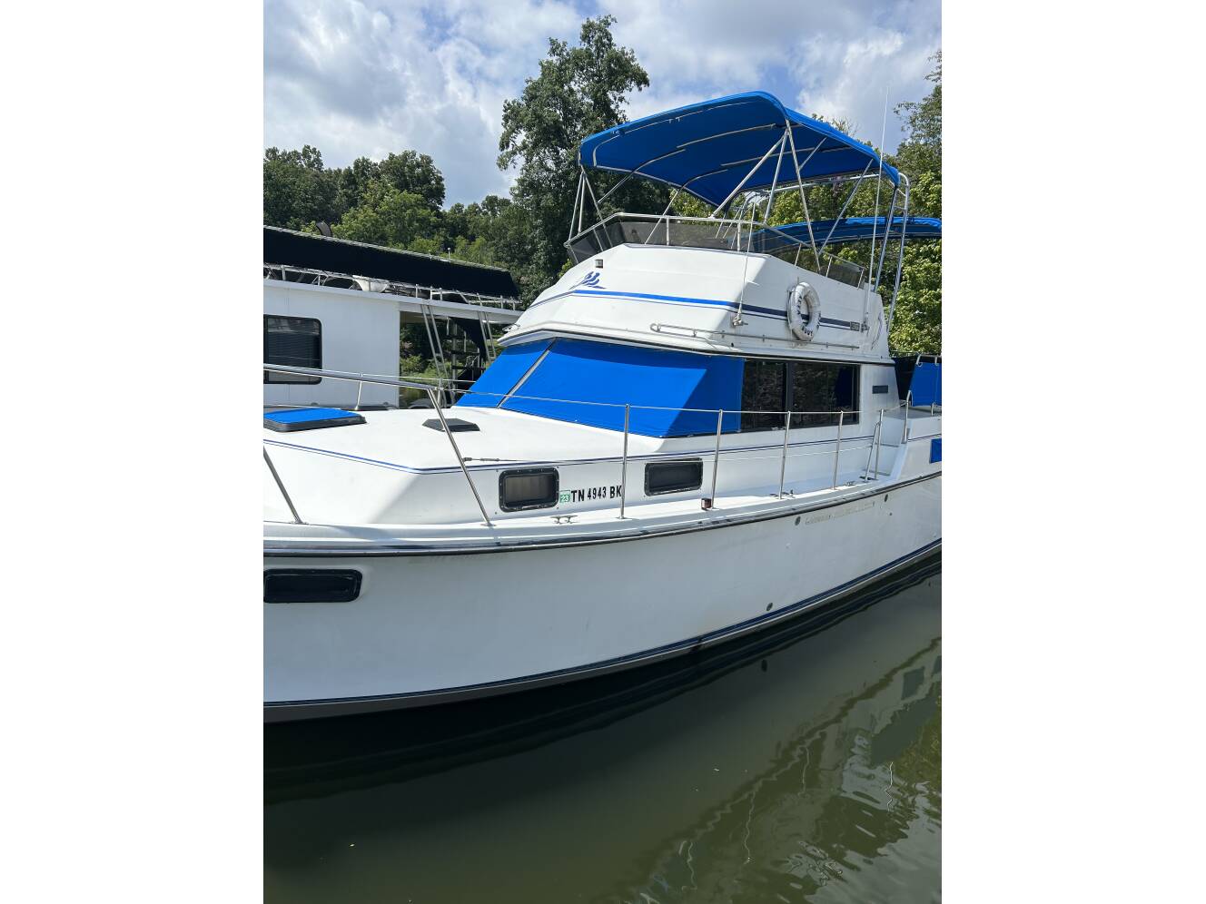 A photo of this 1988 Carver 3607 Aft Cabin Motoryacht