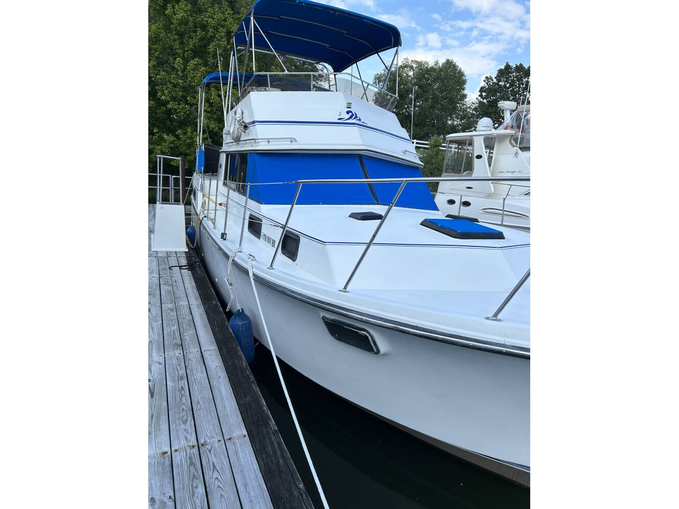A photo of this 1988 Carver 3607 Aft Cabin Motoryacht