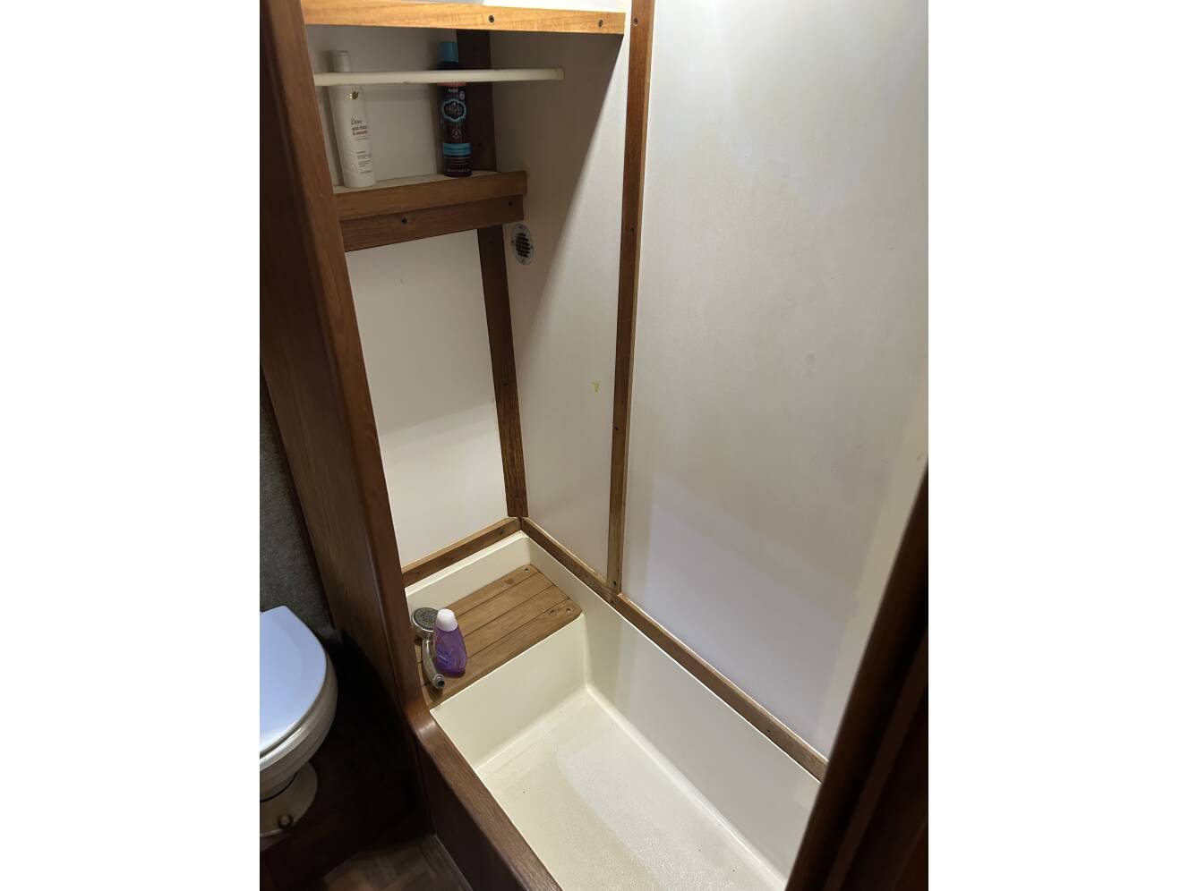 A photo of this 1988 Carver 3607 Aft Cabin Motoryacht