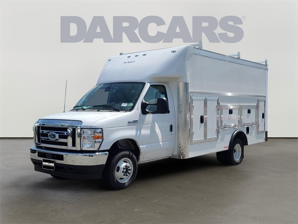 2025 Ford E-450 DRW photo 2