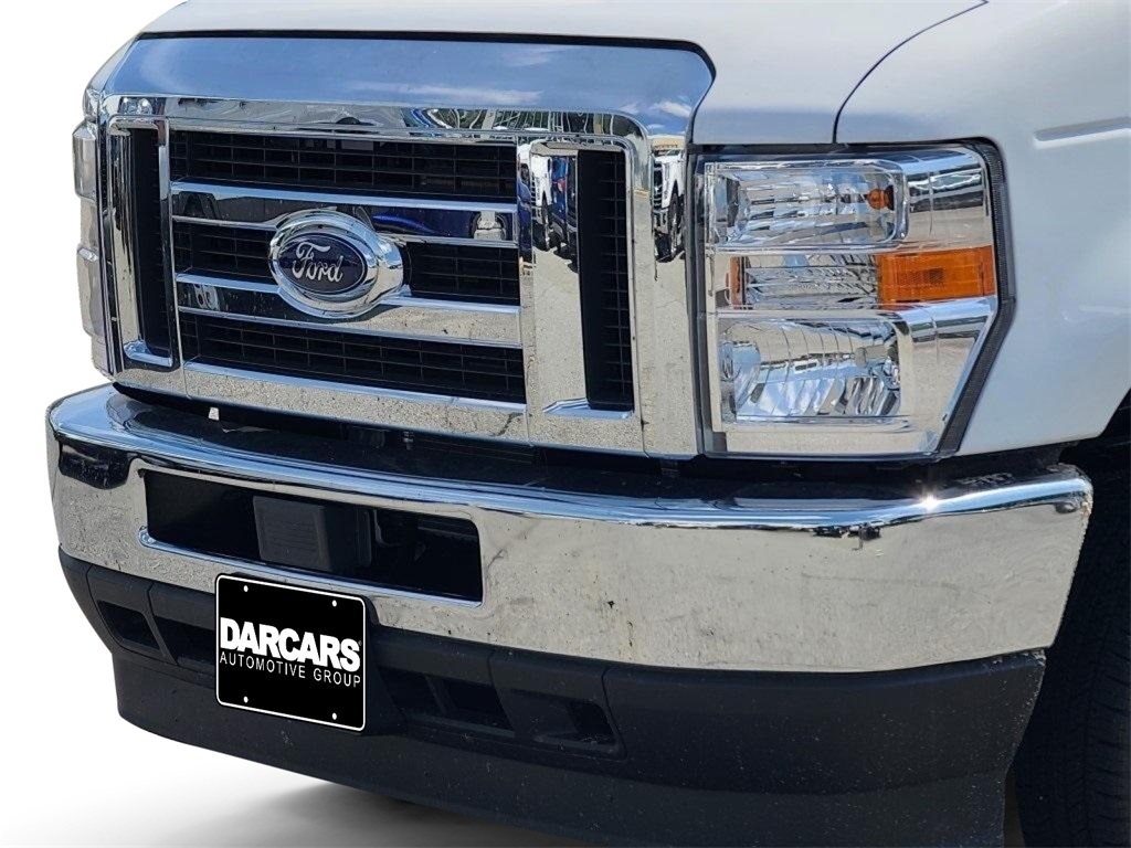2025 Ford E-450 DRW photo 3