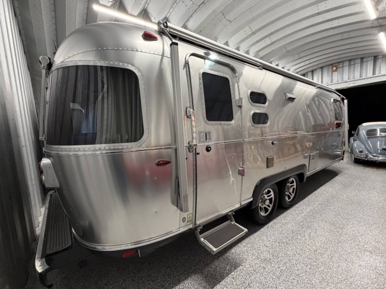 A photo of this 2016 Airstream PENDLETON 27FB