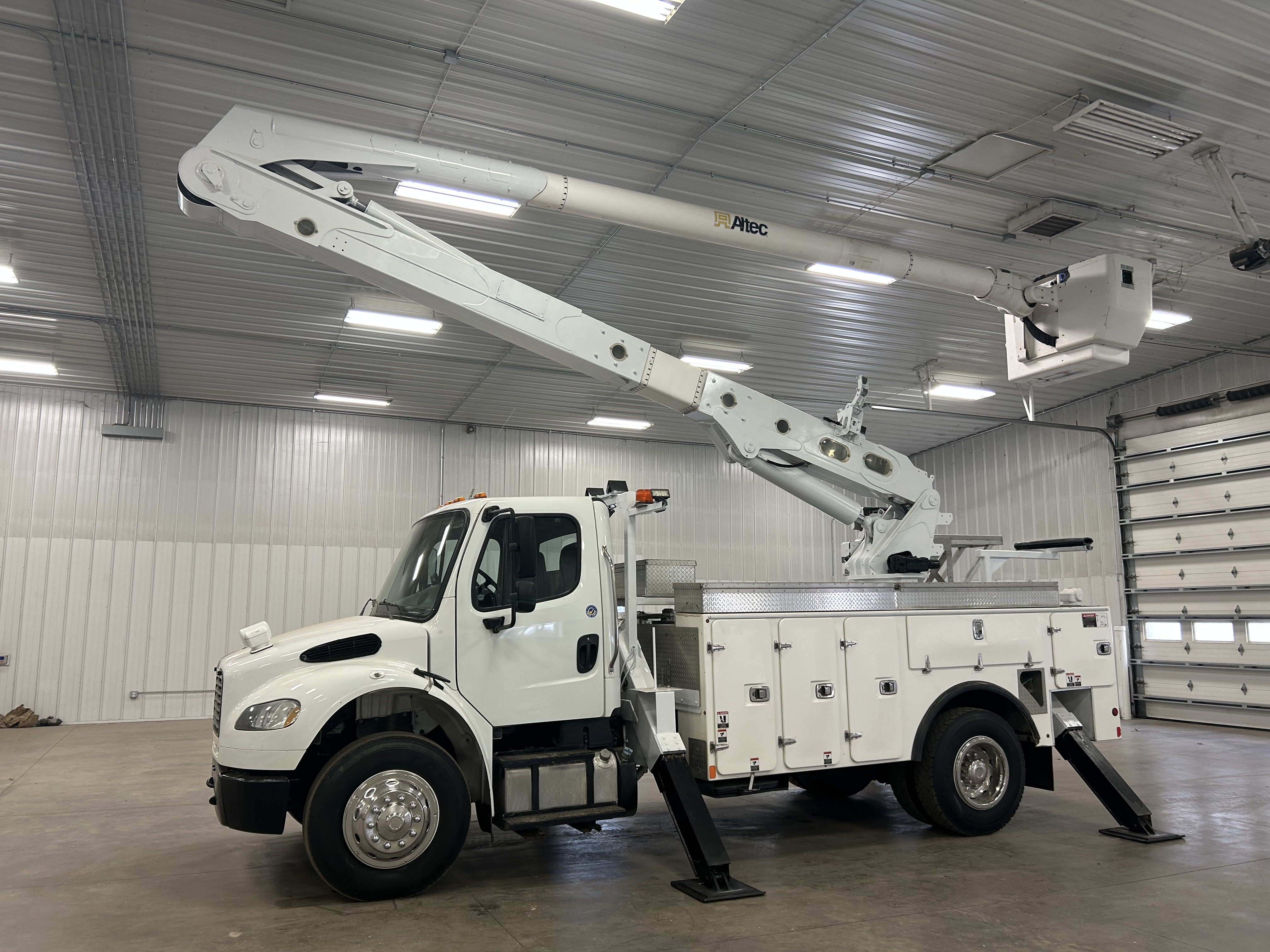 2015 FREIGHTLINER BUSINESS CLASS M2 106 in Battle Creek, MI