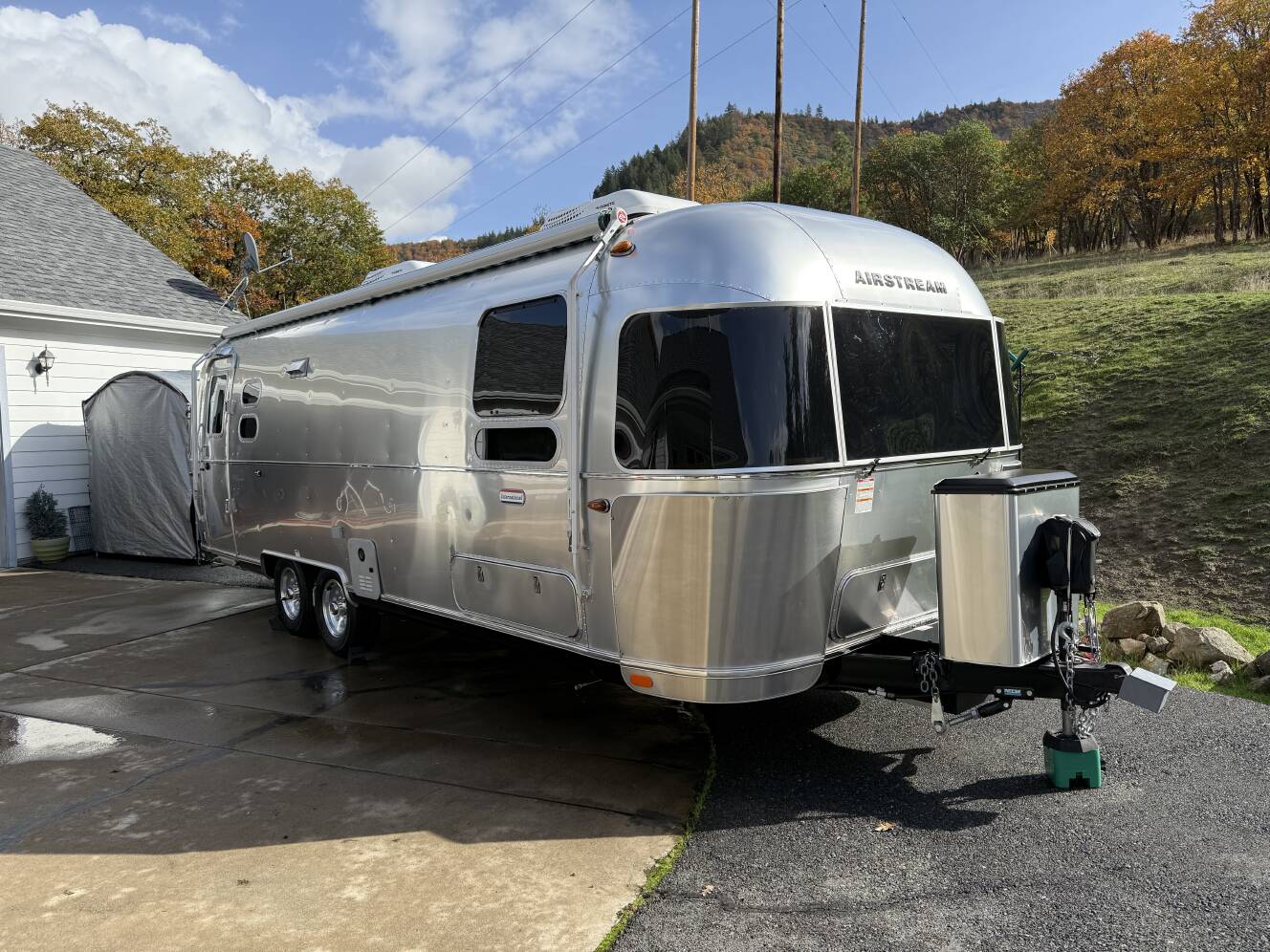 A photo of this 2021 Airstream INTERNATIONAL SERENITY 27FB TWIN