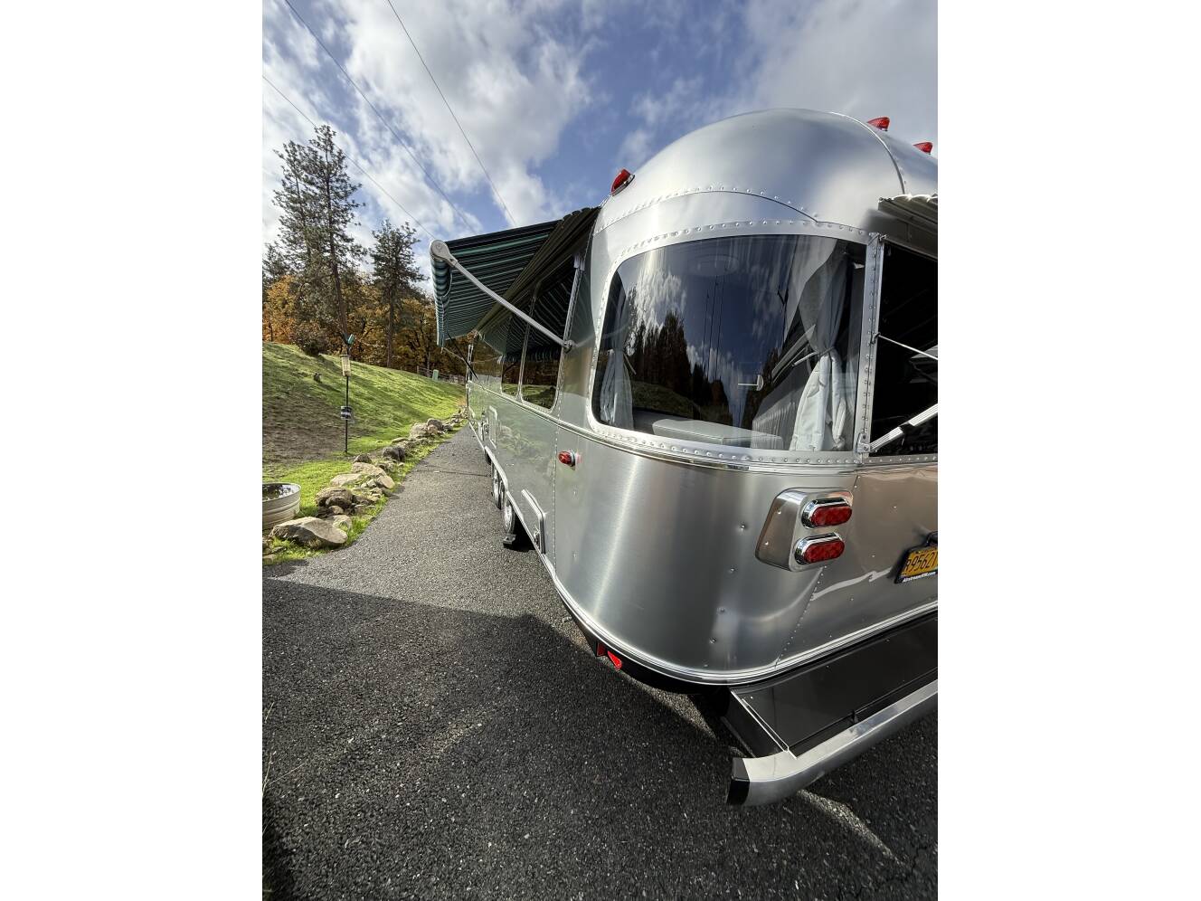 A photo of this 2021 Airstream INTERNATIONAL SERENITY 27FB TWIN