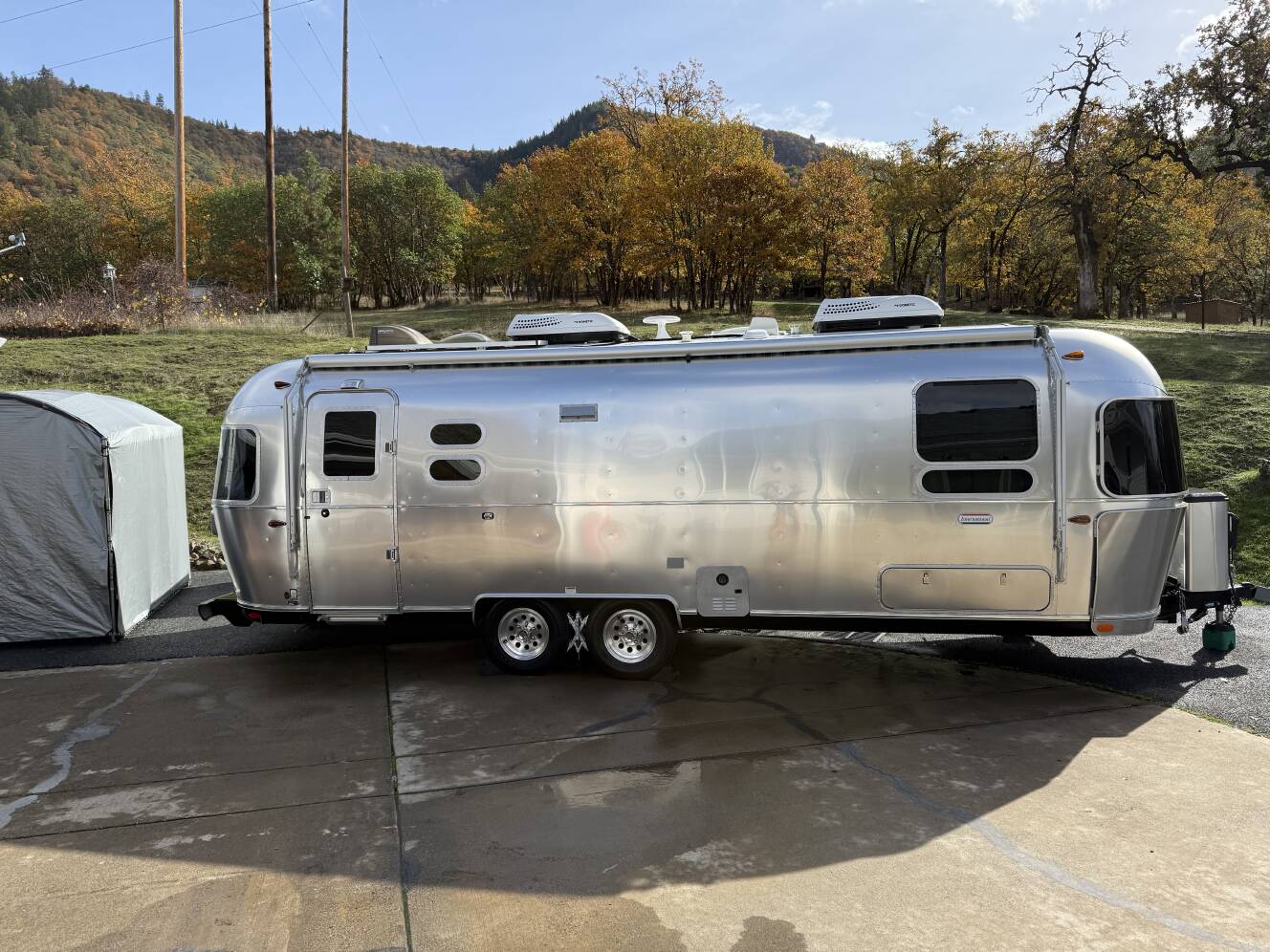 A photo of this 2021 Airstream INTERNATIONAL SERENITY 27FB TWIN