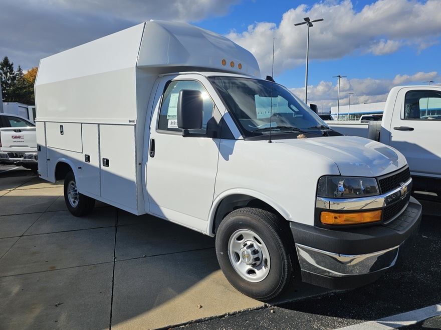 2024 CHEVROLET EXPRESS G3500 in Center Line, MI