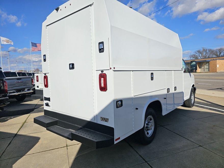 2024 CHEVROLET EXPRESS G3500 in Center Line, MI