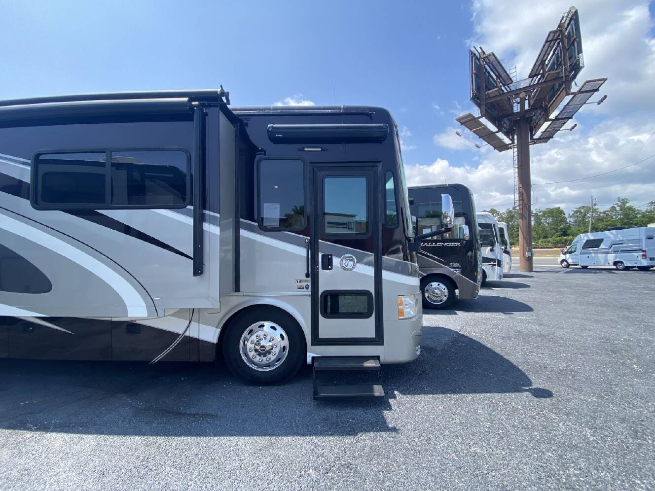 A photo of this 2017 Tiffin Motorhomes Allegro Red 37PA