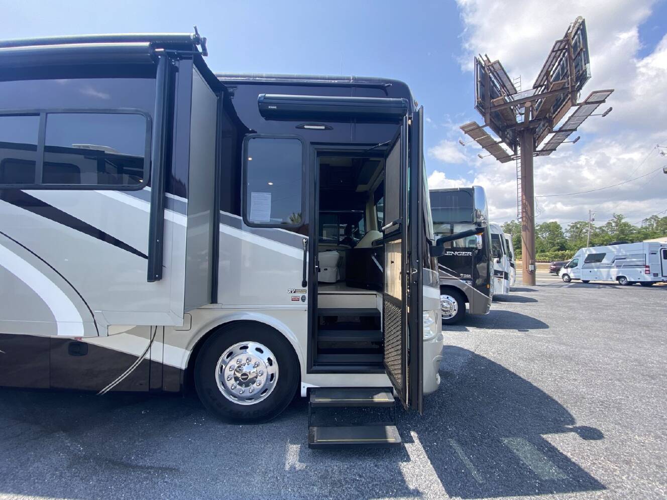 A photo of this 2017 Tiffin Motorhomes Allegro Red 37PA
