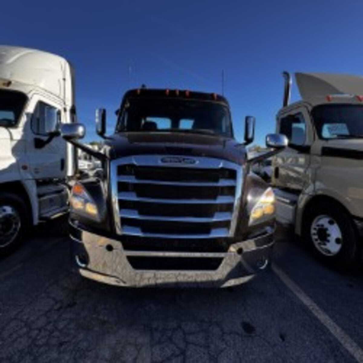 2019 Freightliner Cascadia 126" Day cab photo 2