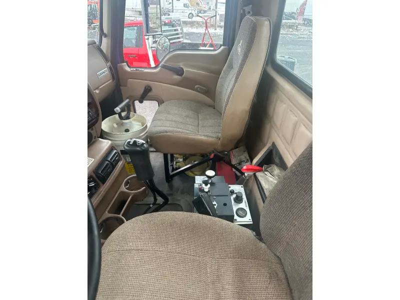2007 MACK Granite CV713