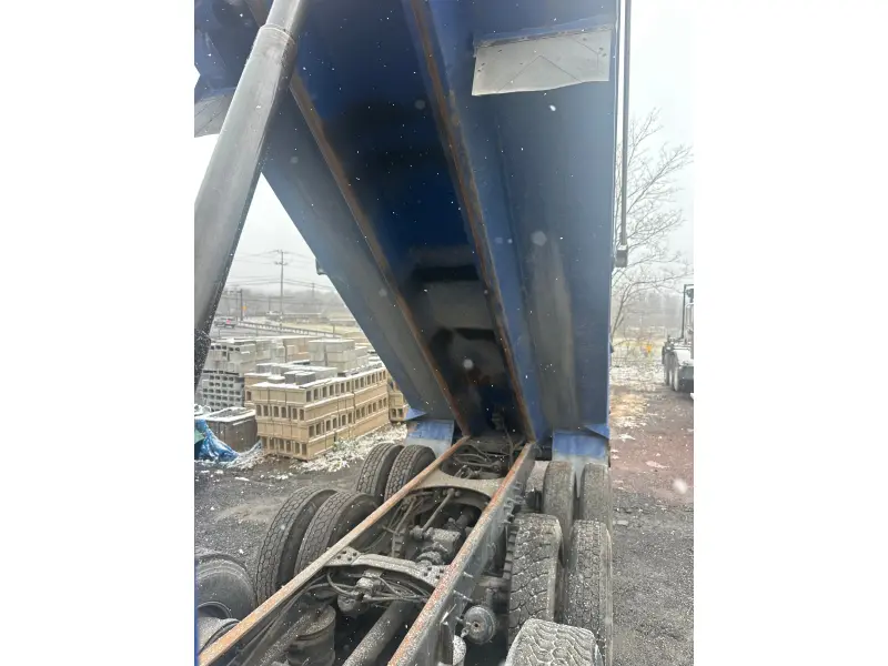 2007 MACK Granite CV713