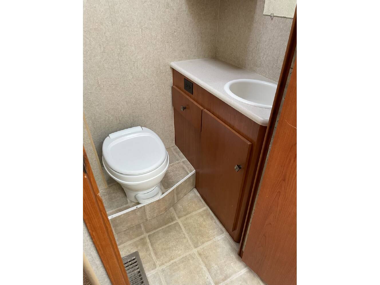 A photo of this 2008 Winnebago Sightseer 