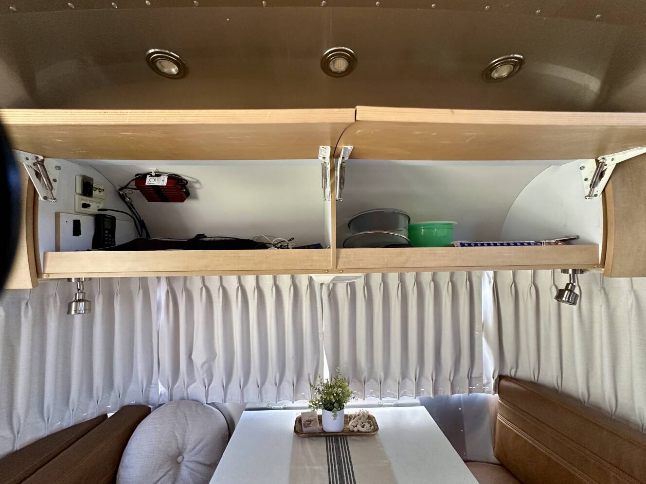 A photo of this 2009 Airstream FLYING CLOUD 25FB QUEEN