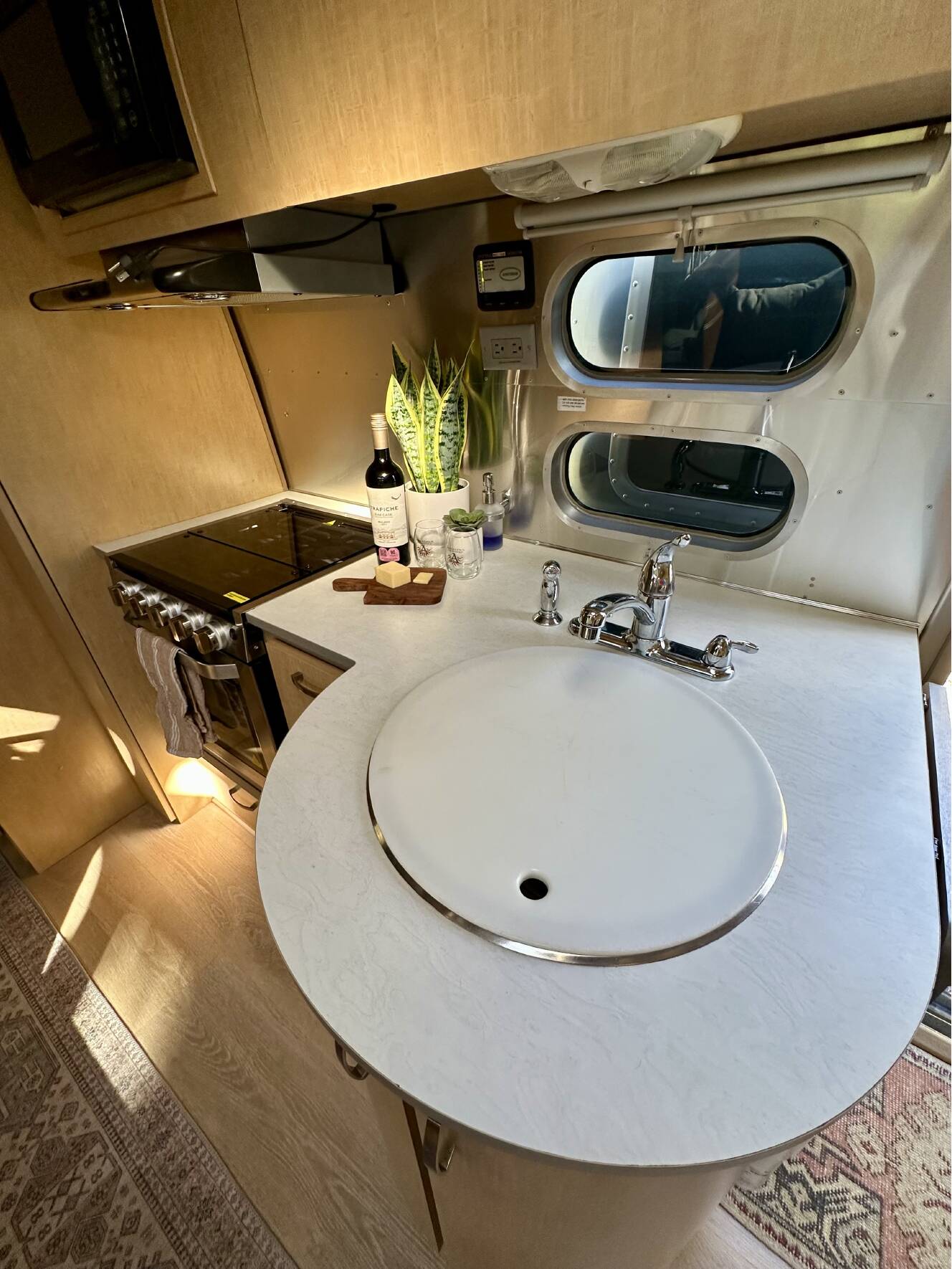 A photo of this 2009 Airstream FLYING CLOUD 25FB QUEEN