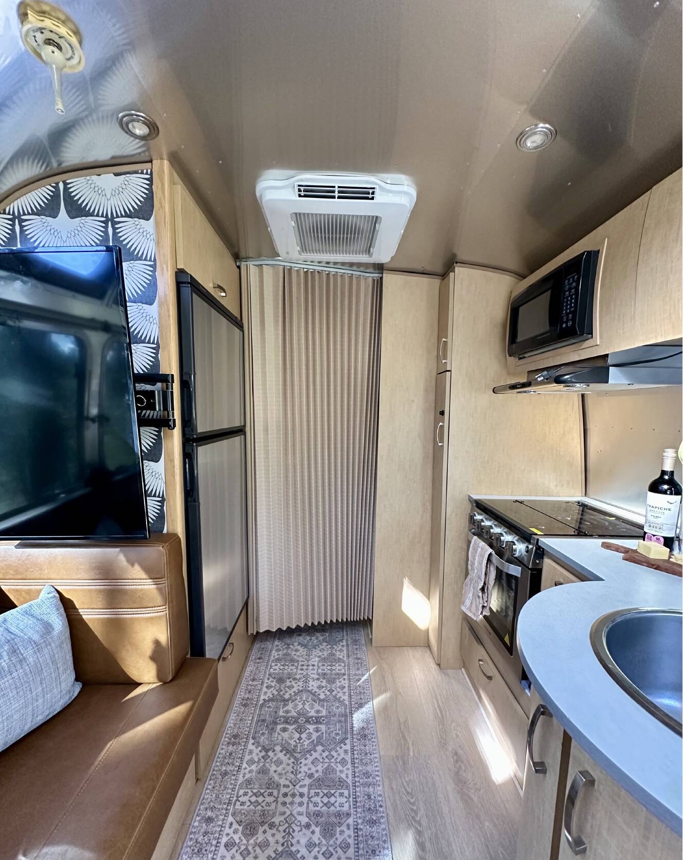 A photo of this 2009 Airstream FLYING CLOUD 25FB QUEEN