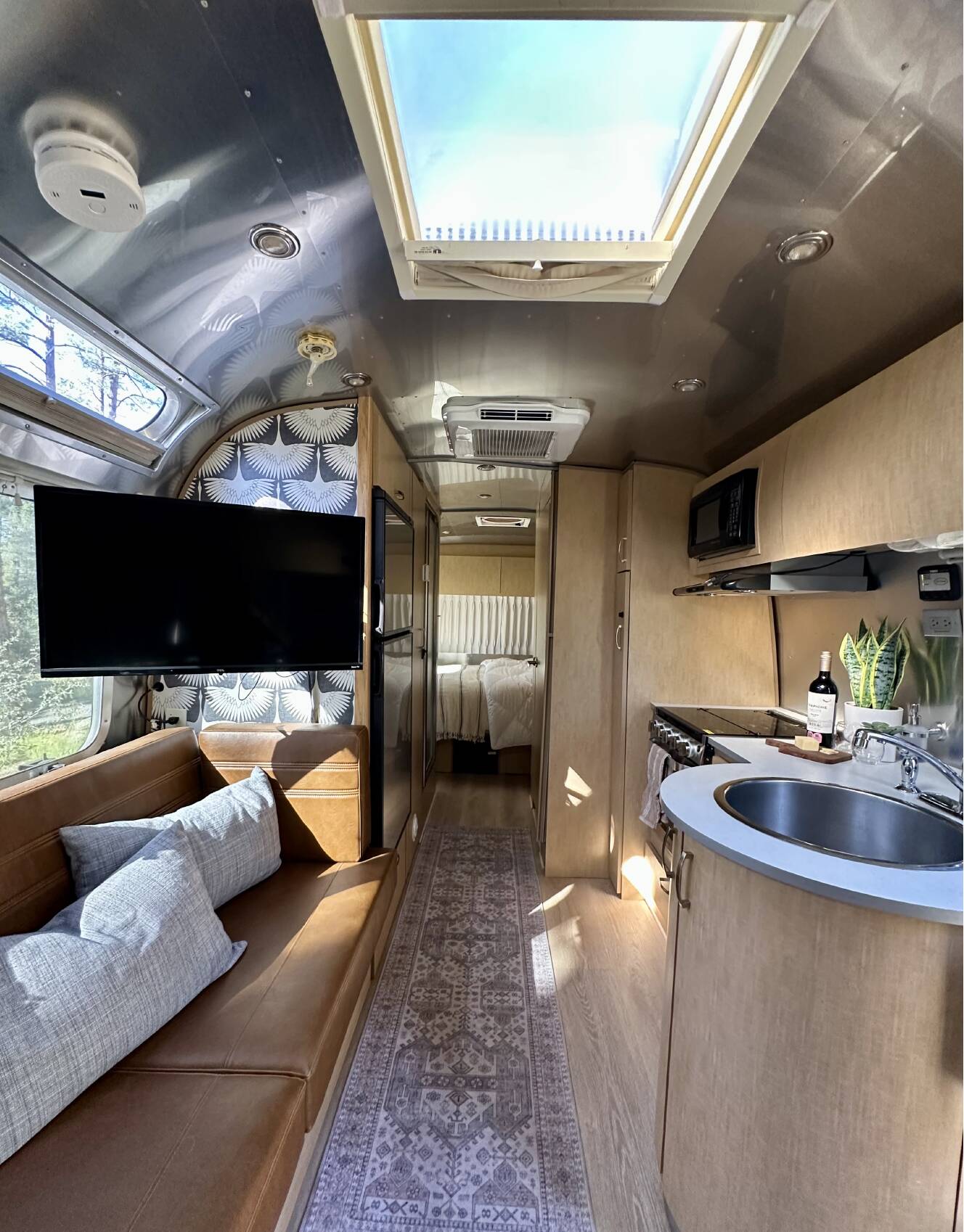 A photo of this 2009 Airstream FLYING CLOUD 25FB QUEEN