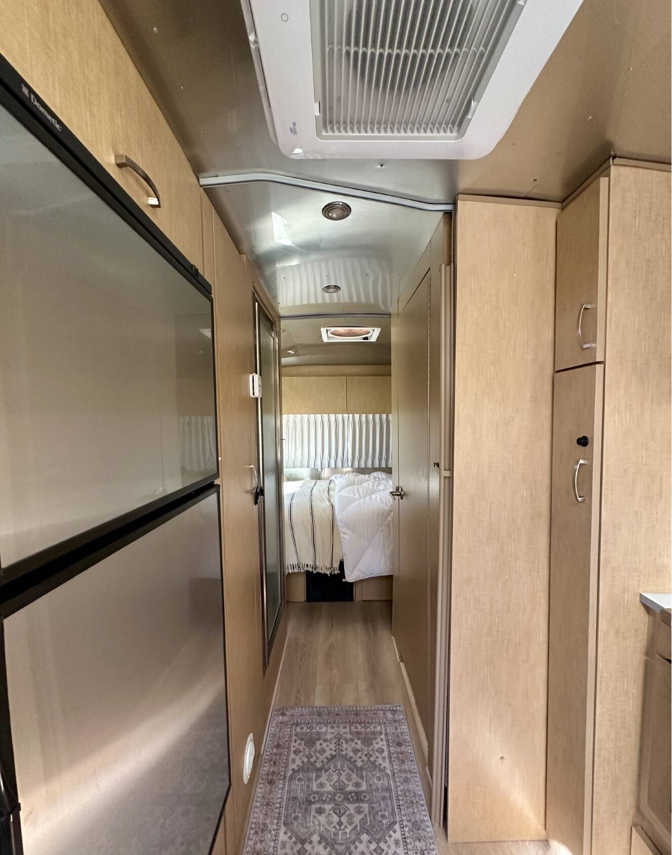 A photo of this 2009 Airstream FLYING CLOUD 25FB QUEEN