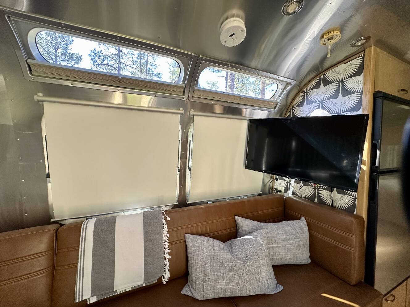 A photo of this 2009 Airstream FLYING CLOUD 25FB QUEEN