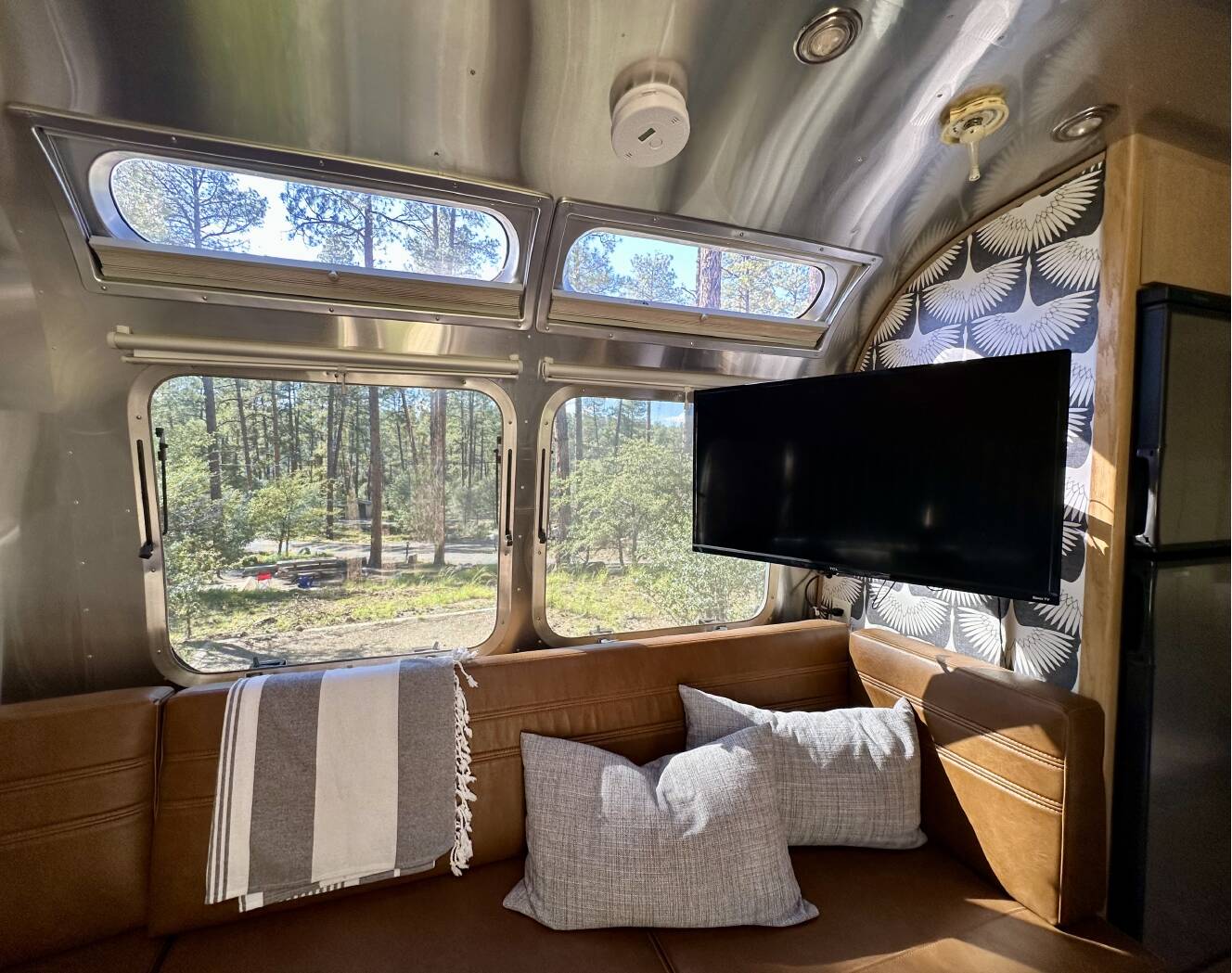 A photo of this 2009 Airstream FLYING CLOUD 25FB QUEEN