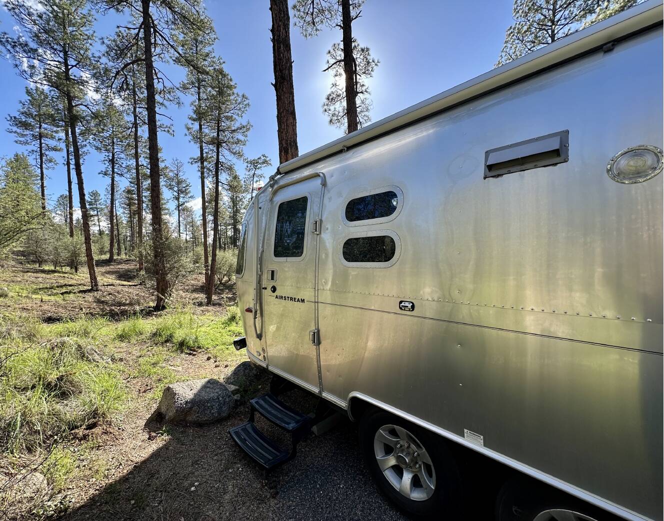 A photo of this 2009 Airstream FLYING CLOUD 25FB QUEEN