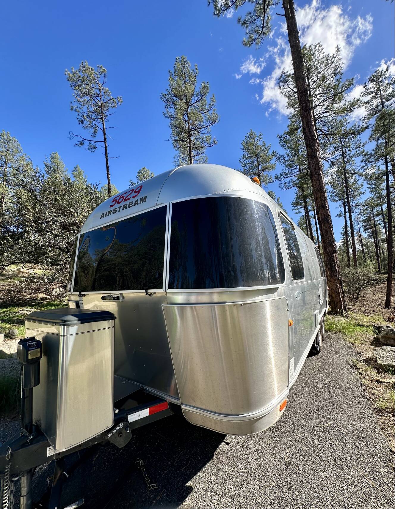 A photo of this 2009 Airstream FLYING CLOUD 25FB QUEEN