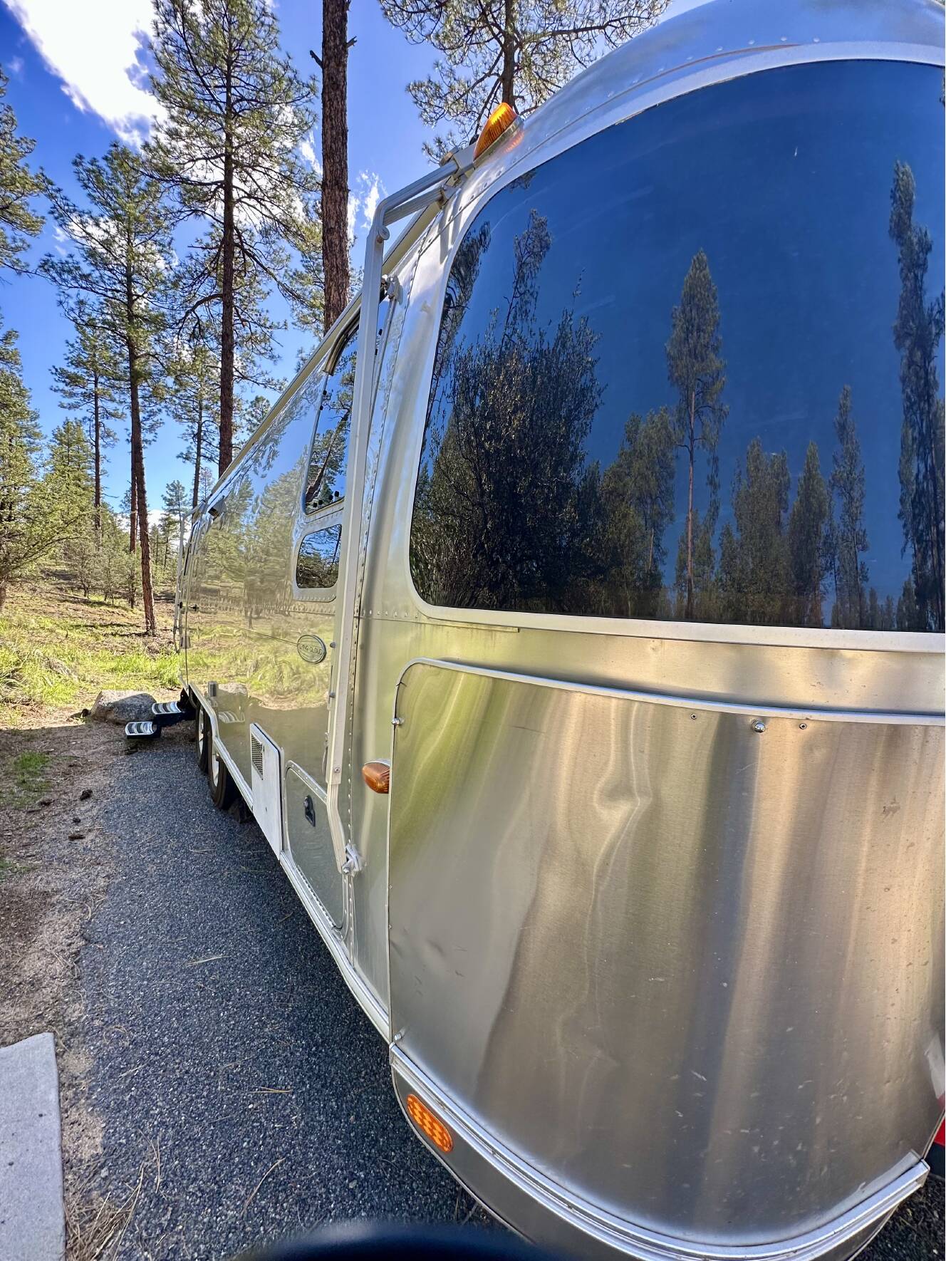 A photo of this 2009 Airstream FLYING CLOUD 25FB QUEEN