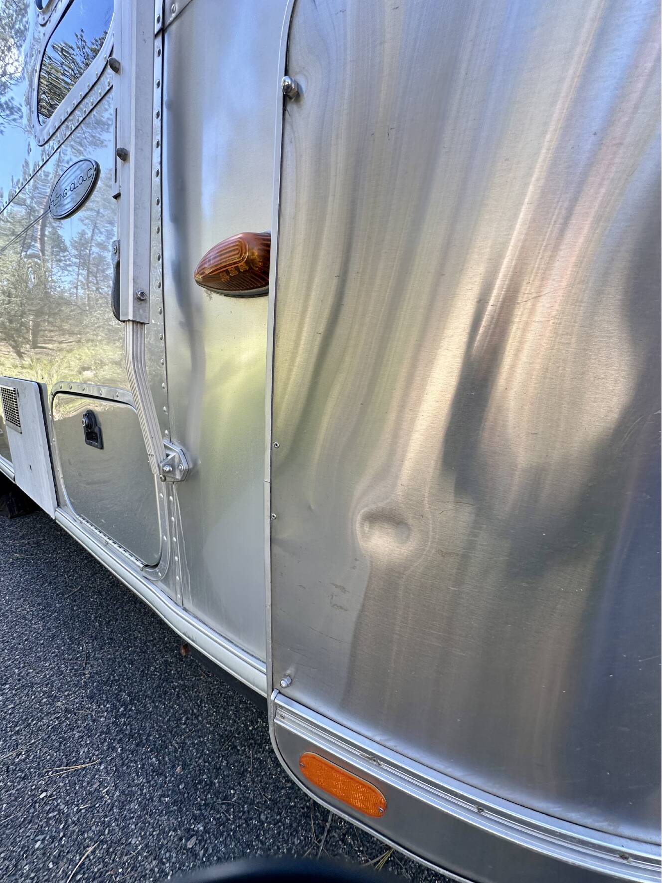 A photo of this 2009 Airstream FLYING CLOUD 25FB QUEEN