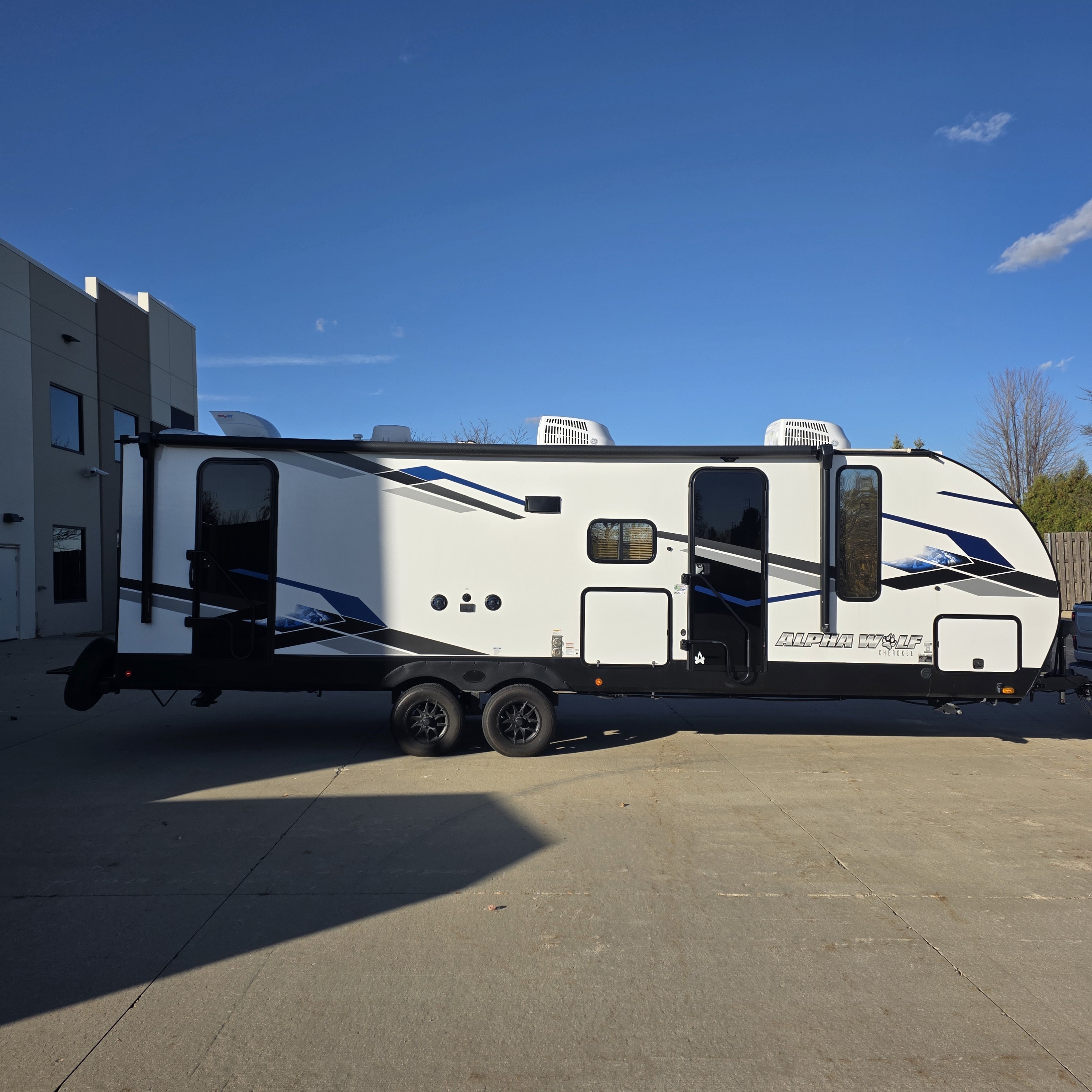 2024 Forest River CHEROKEE ALPHA WOLF 26DBH-L RV