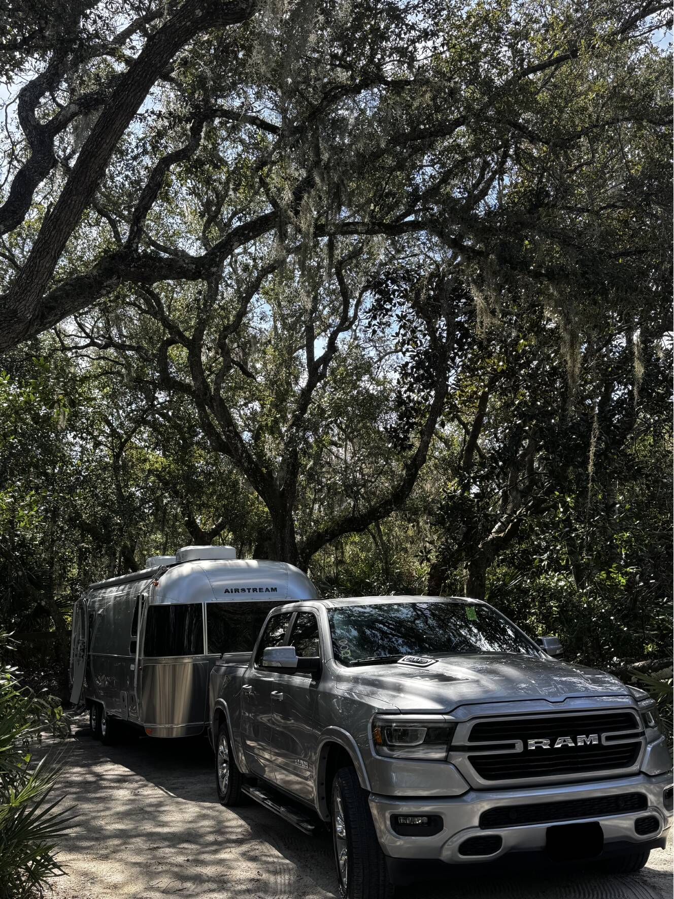 A photo of this 2024 Airstream FLYING CLOUD 25FB TWIN