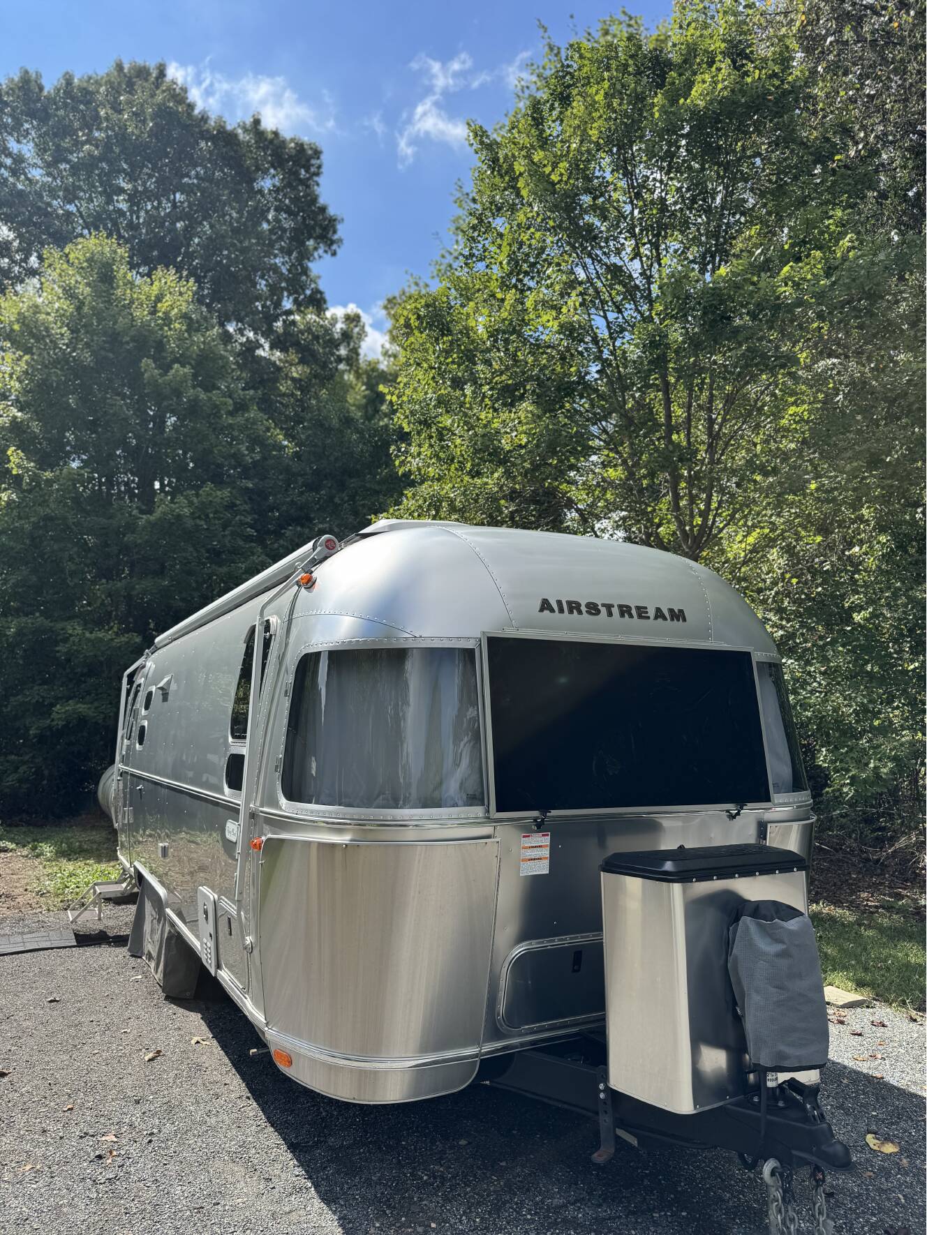 A photo of this 2024 Airstream FLYING CLOUD 25FB TWIN
